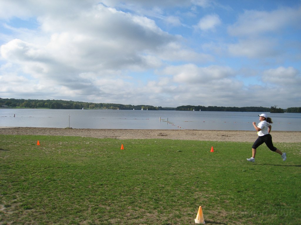Kensington Challenge 15K 2008-09 029.jpg - Lone runners still coming in, looks like she is really working it and has a strong finish kick.